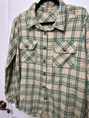 Democracy Medium Green and Cream Plaid Button-Up Shirt
